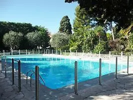 Le Floriana Otel *